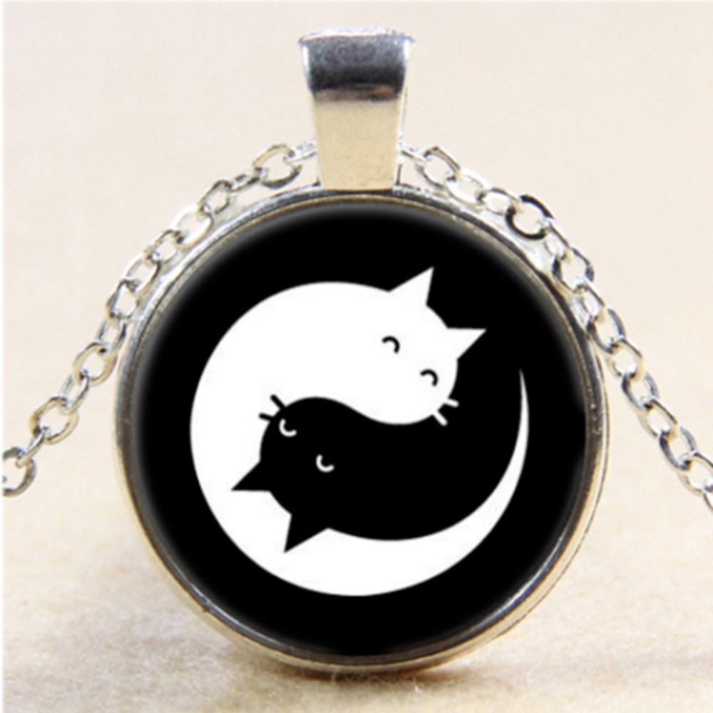 Ying&Yang Cat Cabochon Glass Tibet Silver Necklace